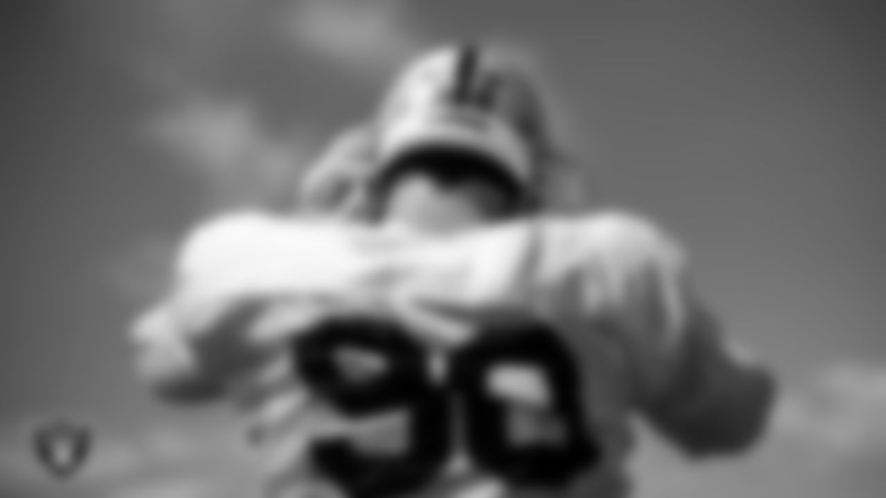 Las Vegas Raiders defensive end Maxx Crosby (98) during practice.