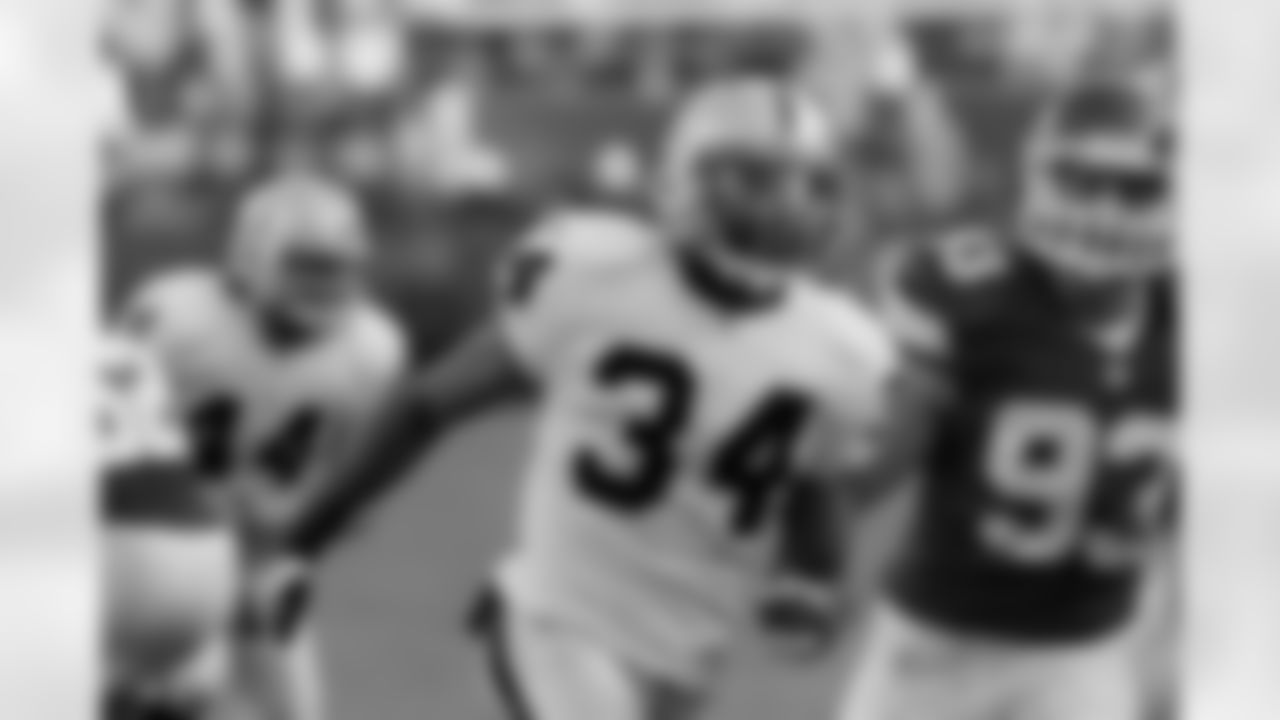 S Mike Mitchell sprints down the field on special teams.