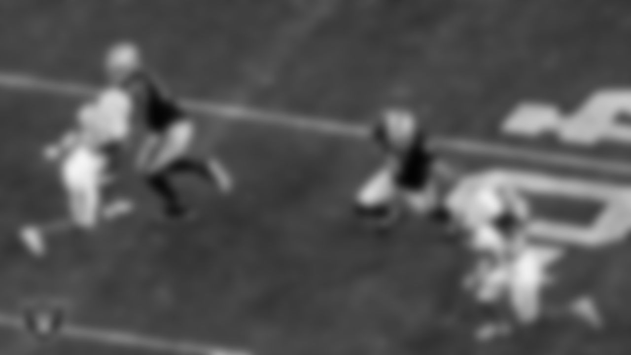 Las Vegas Raiders quarterback Marcus Mariota (8) rushes during the regular season home game against the Los Angeles Chargers.