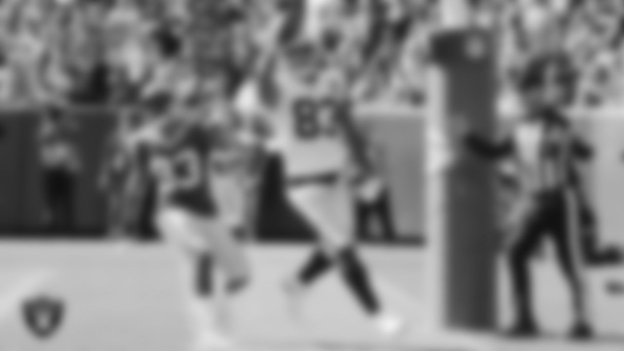 Raiders tight end Darren Waller (83) celebrates after a touchdown catch during the regular season game against the Green Bay Packers.