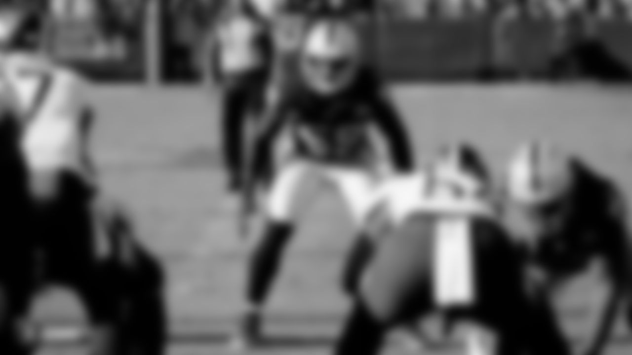 Raiders linebacker Tahir Whitehead (59) eyes the quarterback during the regular season game against the Tennessee Titans.