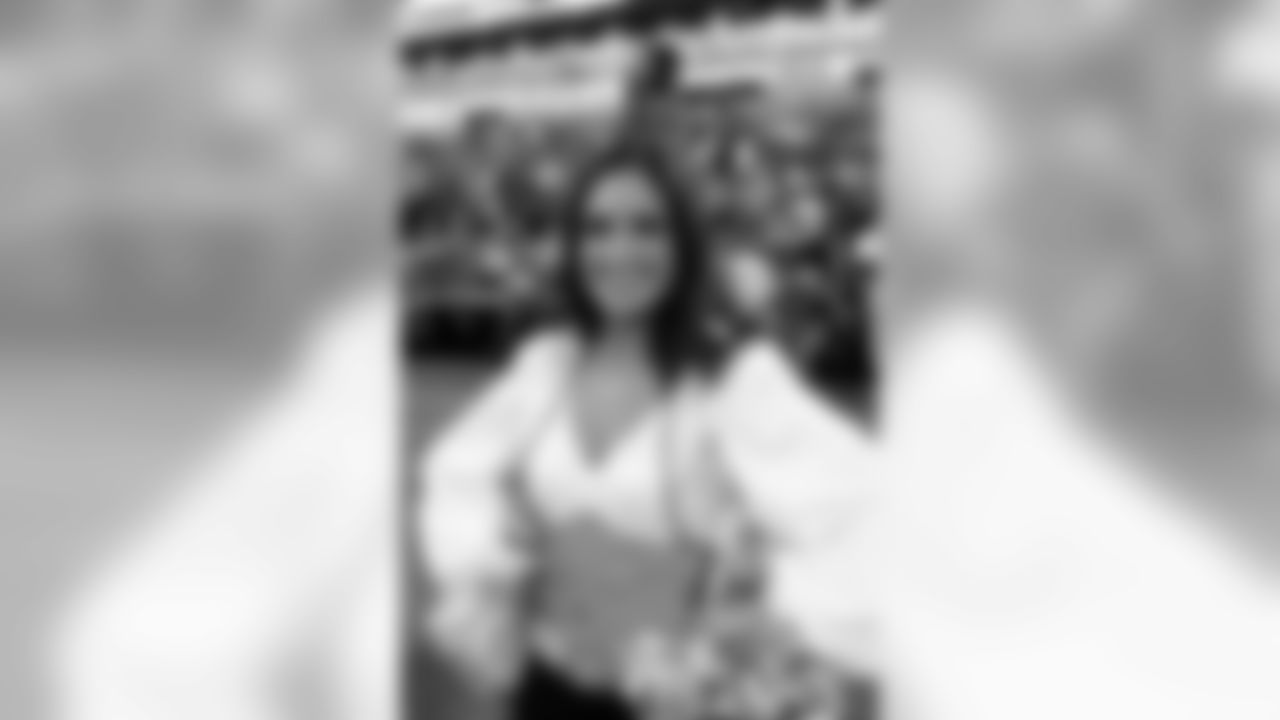 Raiderette Bess