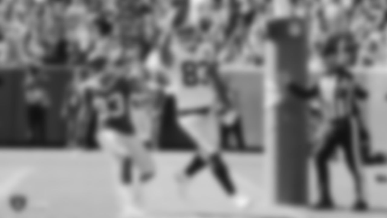 Raiders tight end Darren Waller (83) celebrates after a touchdown catch during the regular season game against the Green Bay Packers.