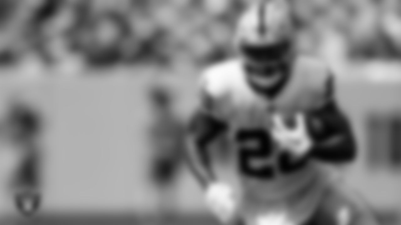 Las Vegas Raiders running back Josh Jacobs (28) during the regular season away game against the Tennessee Titans at Nissan Stadium.