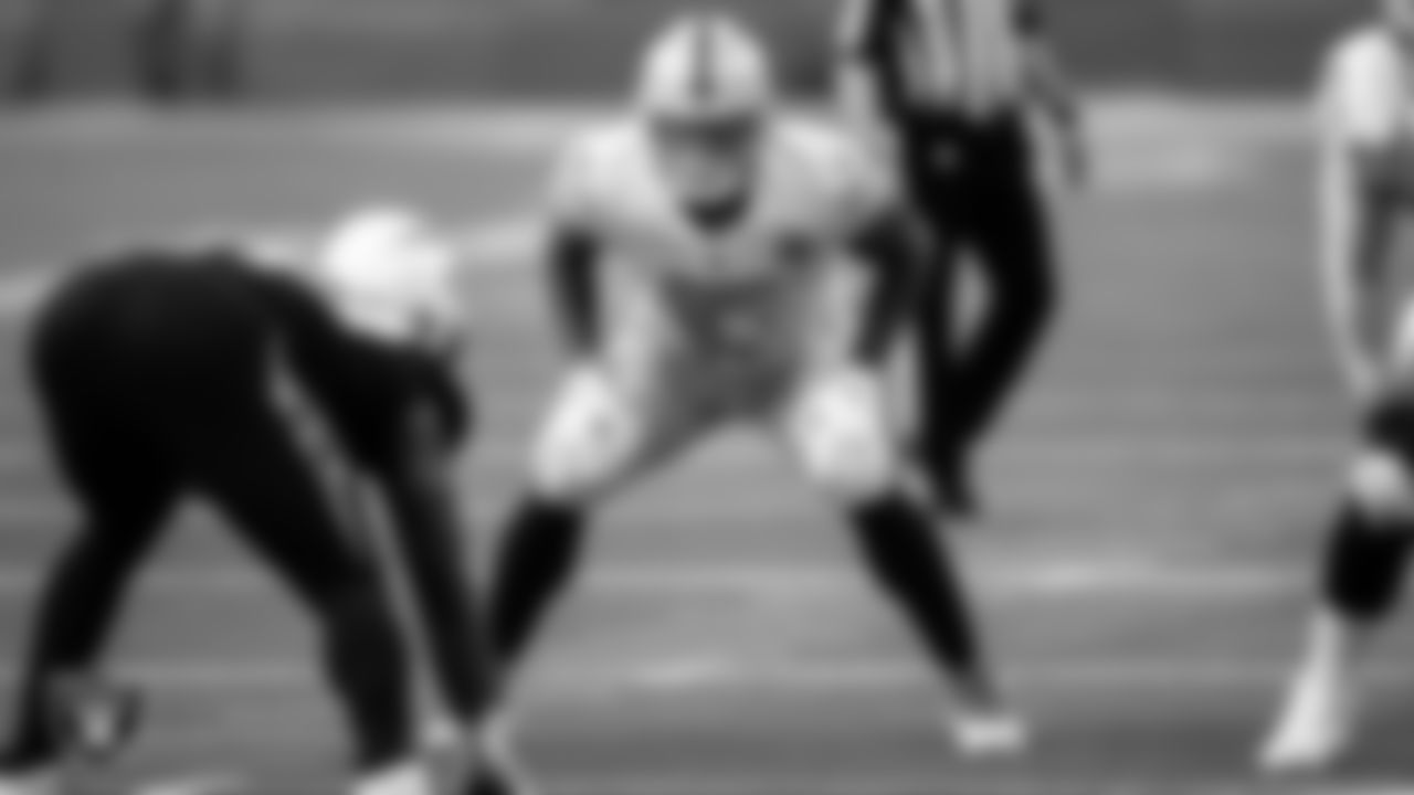 Las Vegas Raiders tight end Darren Waller (83) lines up before the snap during the regular season away game against the Los Angeles Chargers.