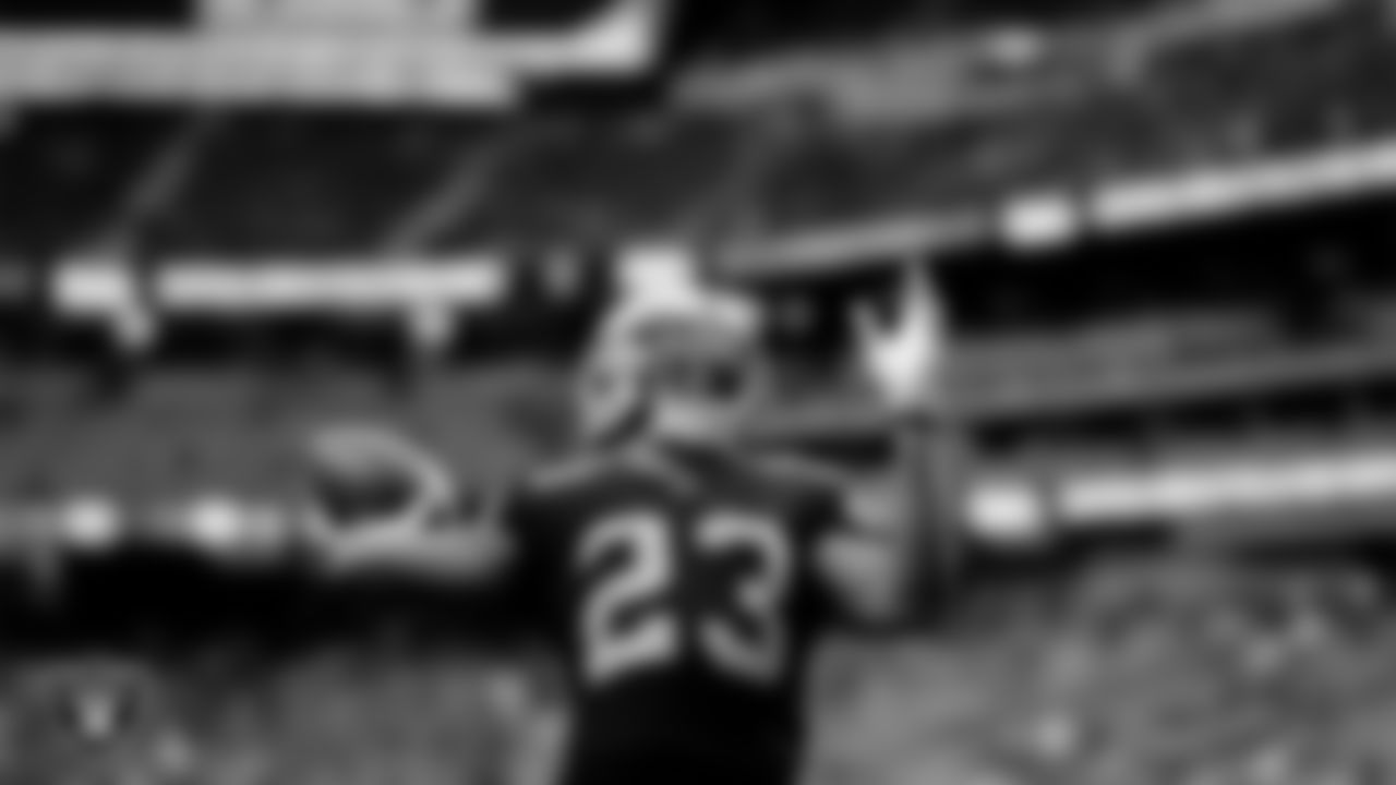 Las Vegas Raiders running back Kenyan Drake (23) warming up before the regular season home game against the Cincinnati Bengals.