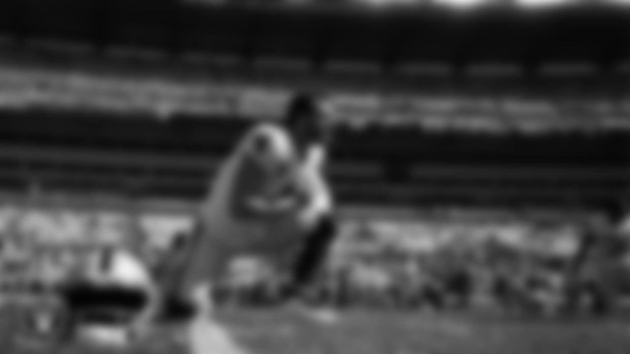 Las Vegas Raiders quarterback Derek Carr (4) warming up before the regular season away game against the Pittsburgh Steelers.