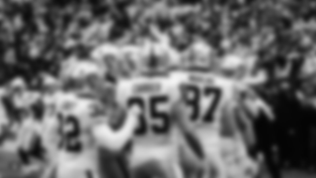 The Raiders huddle during the regular season game against the New York Jets.