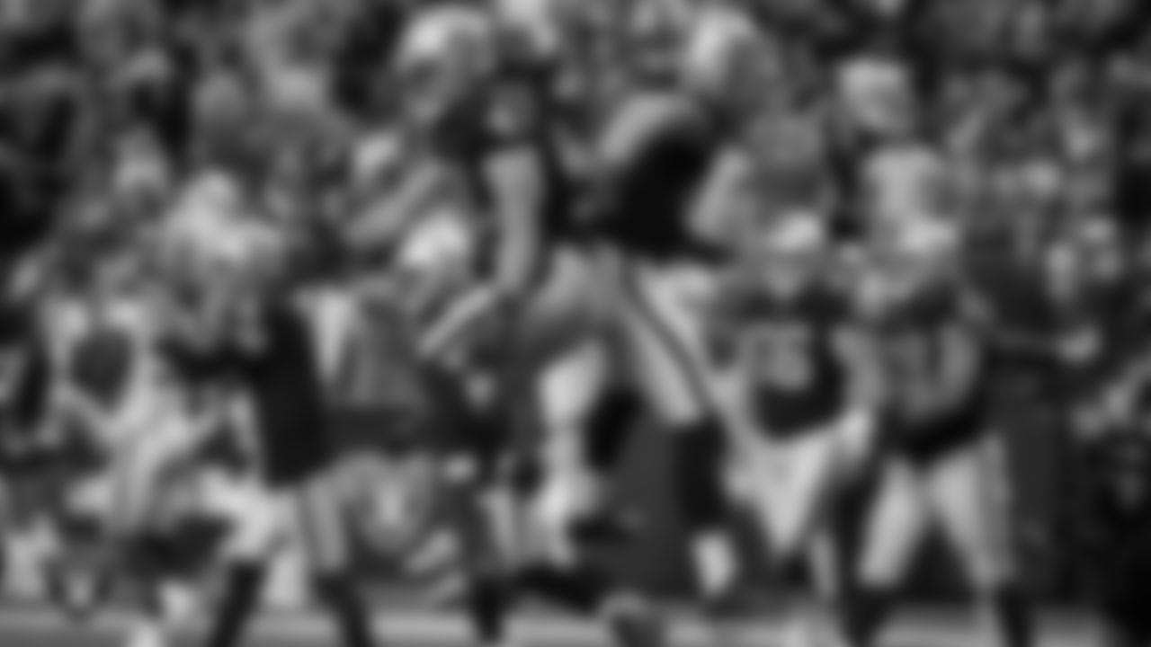 Las Vegas Raiders fullback Sutton Smith (41) and tight end Daniel Helm (86) celebrate after a touchdown during the regular season home game against the Washington Football Team.
