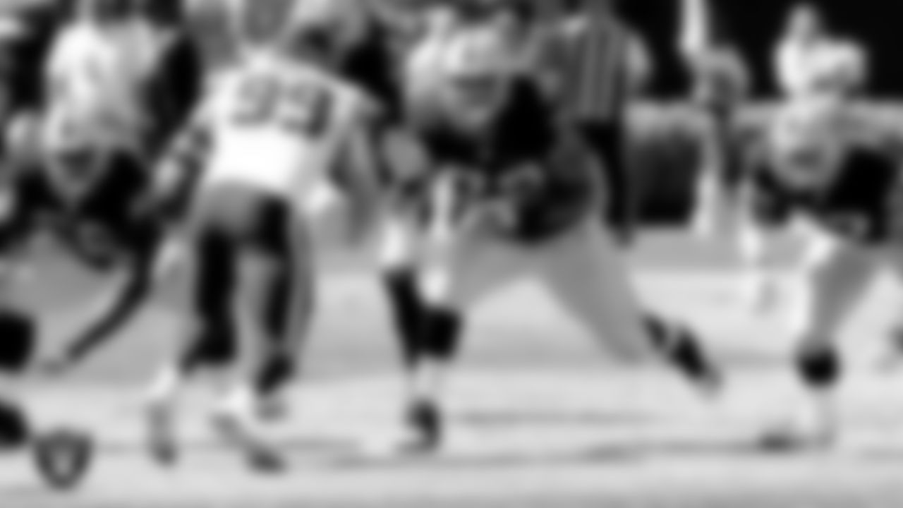Donald Penn joined the Raiders as a free agent in 2014. As a Raider, Penn started all 66 games he played in and even caught three passes for seven yards, including two touchdowns. He was named to two Pro Bowls while playing for the Raiders.