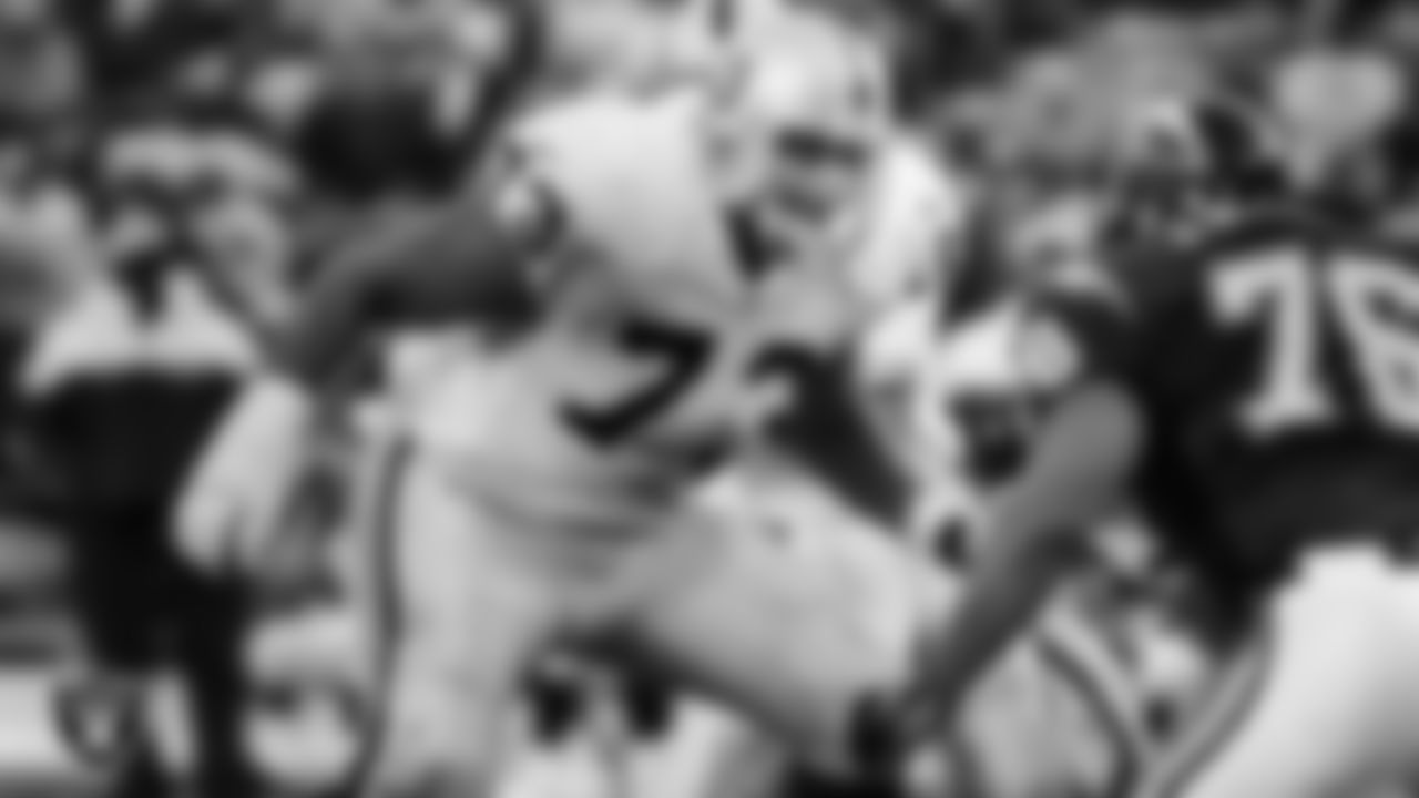Raiders Raiders guard/tackle Darryl Ashmore (73) blocks during the regular season away game against the San Diego Chargers at Qualcomm Stadium, Sunday, December 20, 1998.