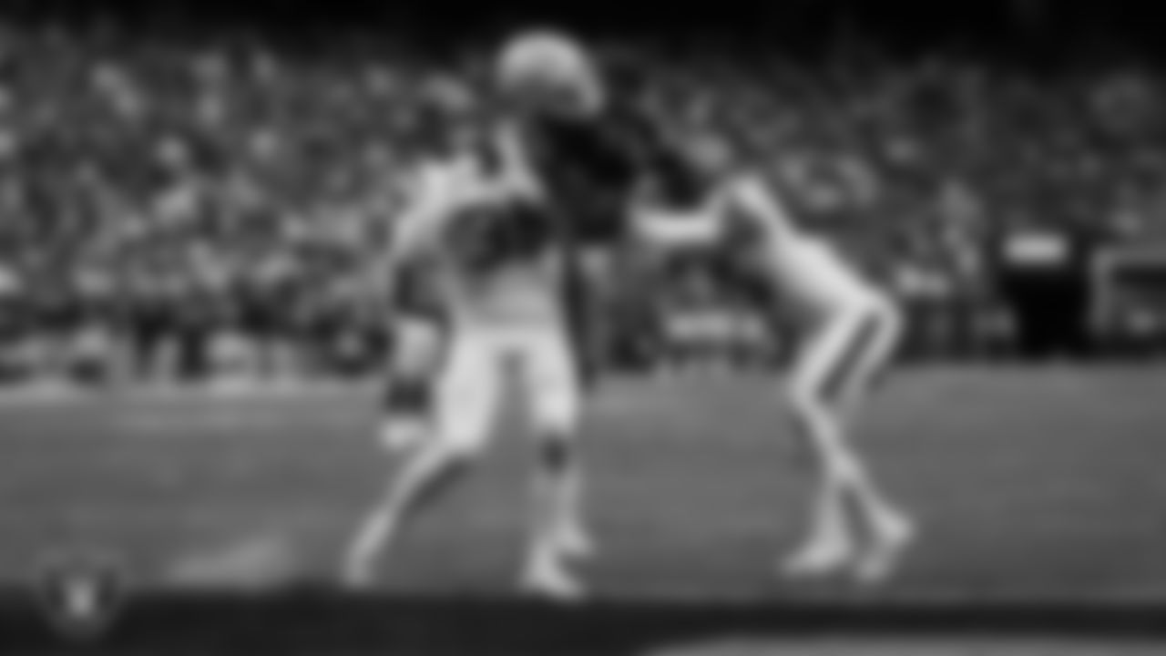 Las Vegas Raiders wide receiver Mack Hollins (10) makes a catch for a 26-yard touchdown during the regular season home game against the Houston Texans at Allegiant Stadium.