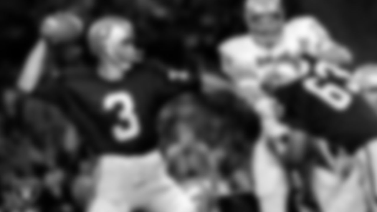 Daryle Lamonica joined the Raiders in 1967 and played with the team for eight seasons. During his time in the Silver and Black, Lamonica threw 1,138 passes for 16,655 yards and 148 touchdowns. He was named AFL MVP in 1967 and 1969 and was selected to the 1970 and 1972 Pro Bowl.