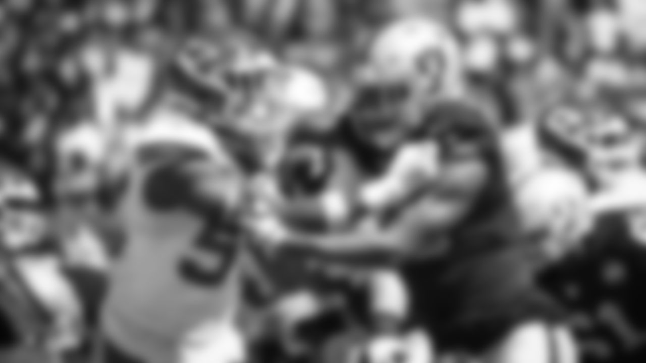 Raiders tight end Darren Waller (83) rushes the quarterback during the Raiders regular season game against the Kansas City Chiefs.