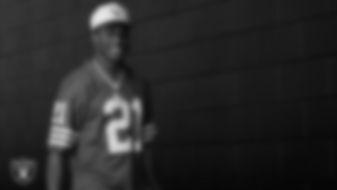 Las Vegas Raiders running back Kenyan Drake (23) arrives to the regular season home game against the Washington Football Team.