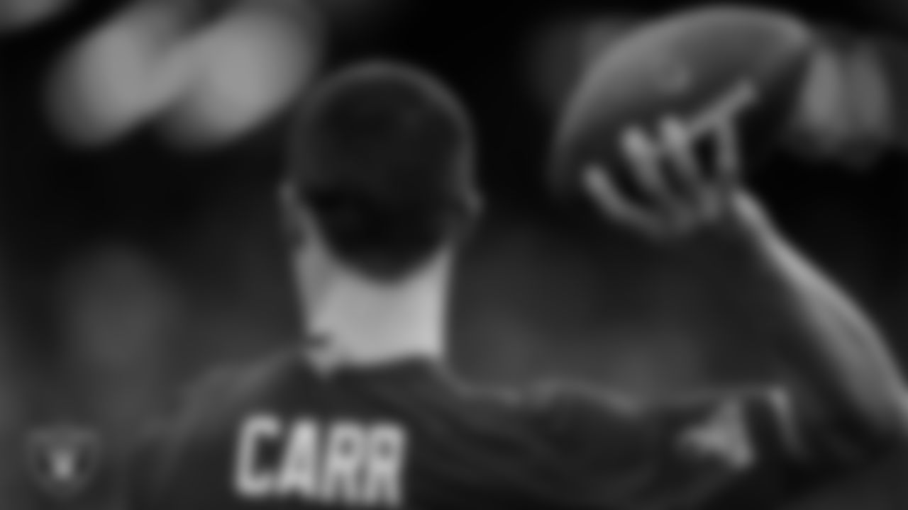 Las Vegas Raiders quarterback Derek Carr (4) warms up before the 2023 Pro Bowl at Allegiant Stadium.