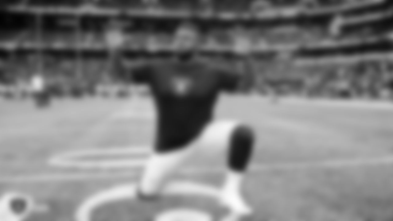 Raiders defensive tackle Maurice Hurst (73) warms up before the regular season game against the Chicago Bears at Tottenham Hotspur Stadium.