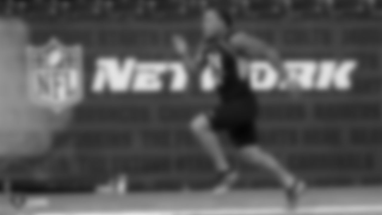 Kentucky running back Benny Snell Jr. runs the 40-yard dash during the 2019 Scouting Combine, Friday, Mar. 1, 2019 in Indianapolis, Ind.