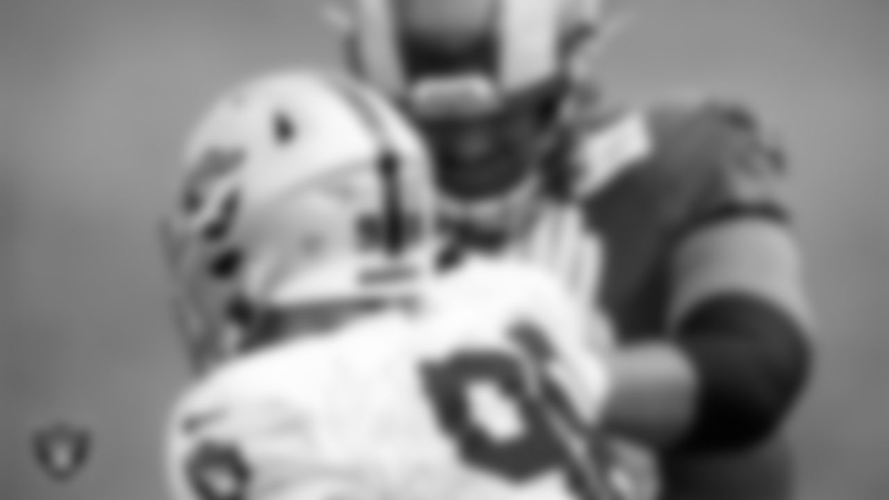 Las Vegas Raiders defensive end Maxx Crosby (98) on the field for a joint practice with the Los Angeles Rams at 2021 Training Camp.