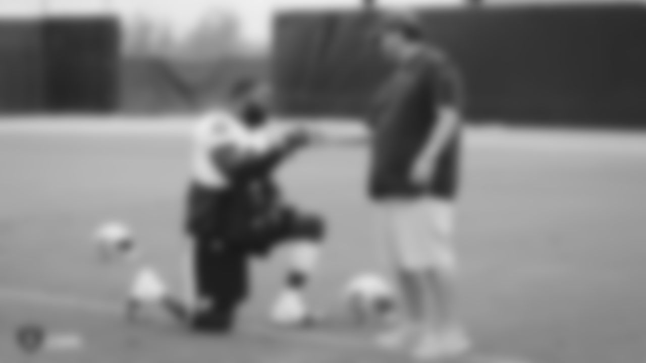 Raiders defensive end Benson Mayowa (91) talks with defensive coordinator Paul Guenther.
