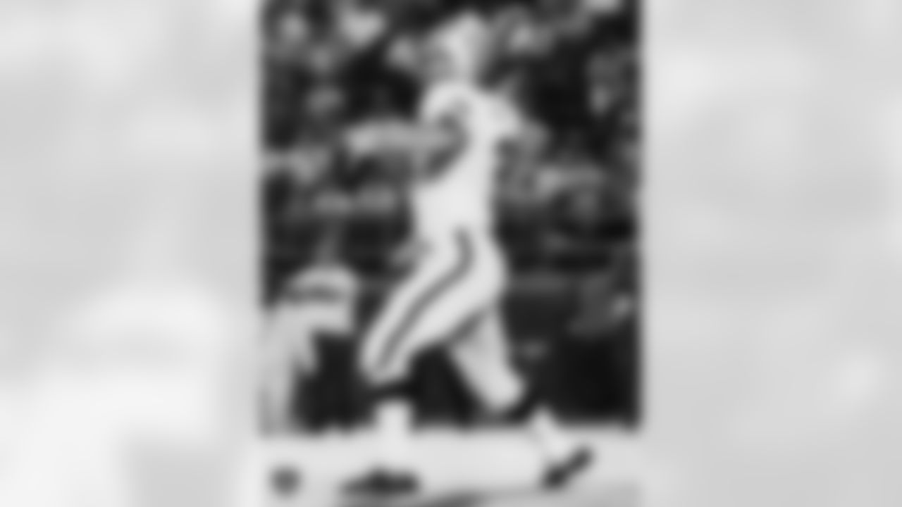 Daryle Lamonica joined the Raiders in 1967 and played with the team for eight seasons. During his time in the Silver and Black, Lamonica threw 1,138 passes for 16,655 yards and 148 touchdowns. He was named AFL MVP in 1967 and 1969 and was selected to the 1970 and 1972 Pro Bowl.