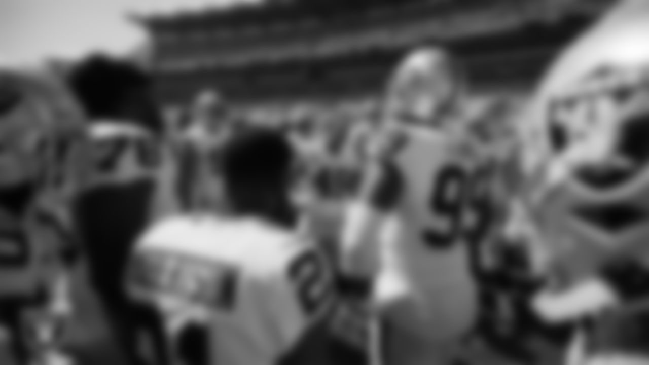 Las Vegas Raiders fullback Alec Ingold (45) fires up the team in a huddle during warm ups before the regular season away game against the Pittsburgh Steelers.