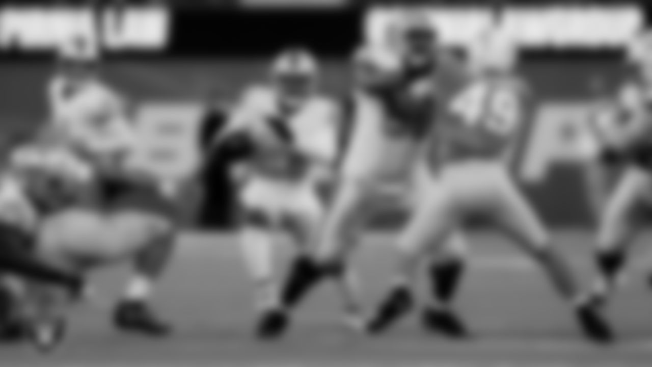 Las Vegas Raiders running back Josh Jacobs (28) and guard Jordan Simmons (60) during the regular season away game against the Los Angeles Chargers.
