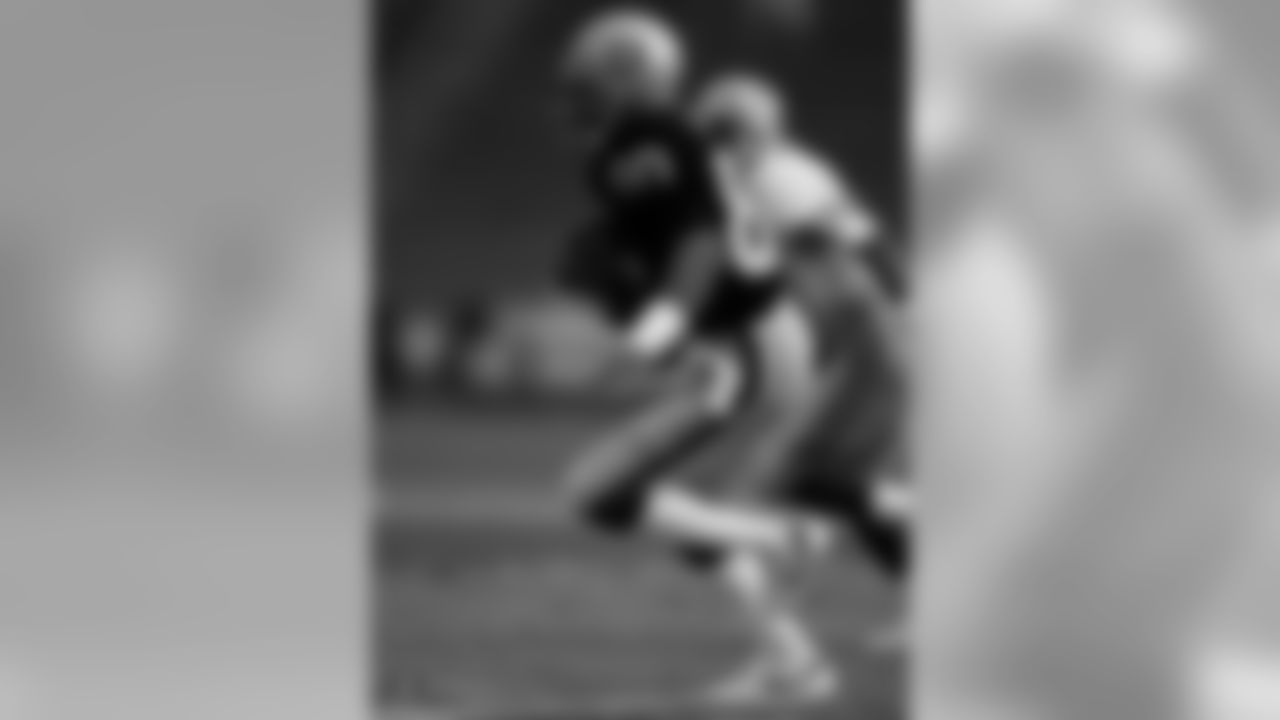 James Lofton played for the Raiders from 1987-88, starting 28 games and catching 69 passes for 1,429 yards and five TDs. He was inducted into the Pro Football Hall of Fame in 2003. Lofton also spent 2008 as the Raiders wide receivers coach.