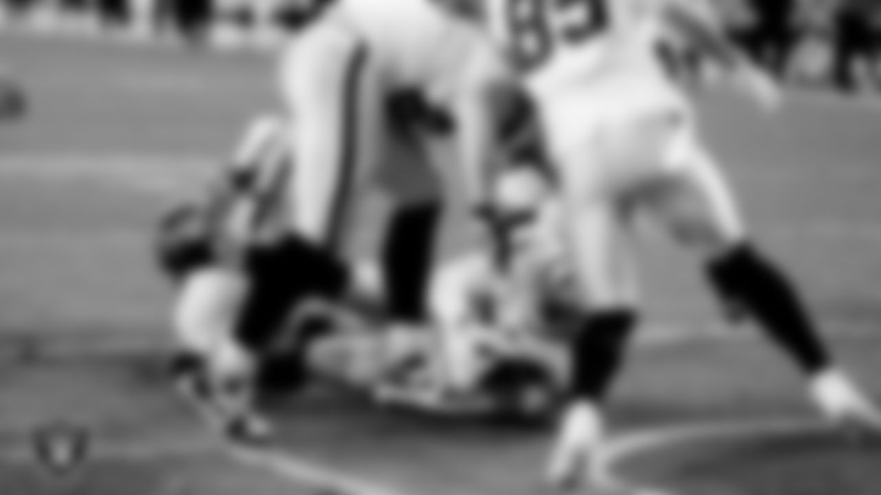 Las Vegas Raiders running back Josh Jacobs (28) rushes for a 1-yard touchdown during the regular season game against the Denver Broncos at Empower Field at Mile High.