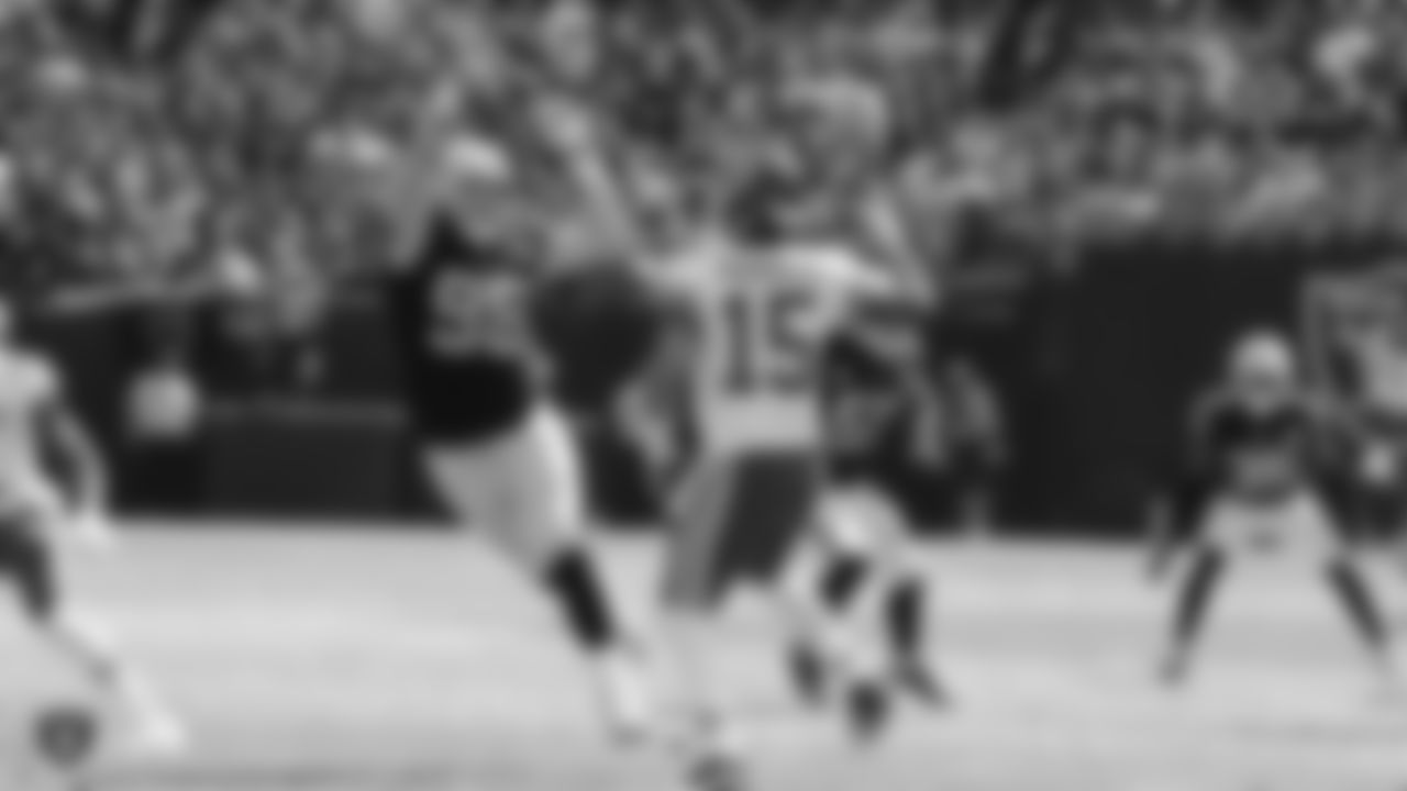Raiders defensive end Maxx Crosby (98) pressures the quarterback during the regular season game against the Kansas City Chiefs.