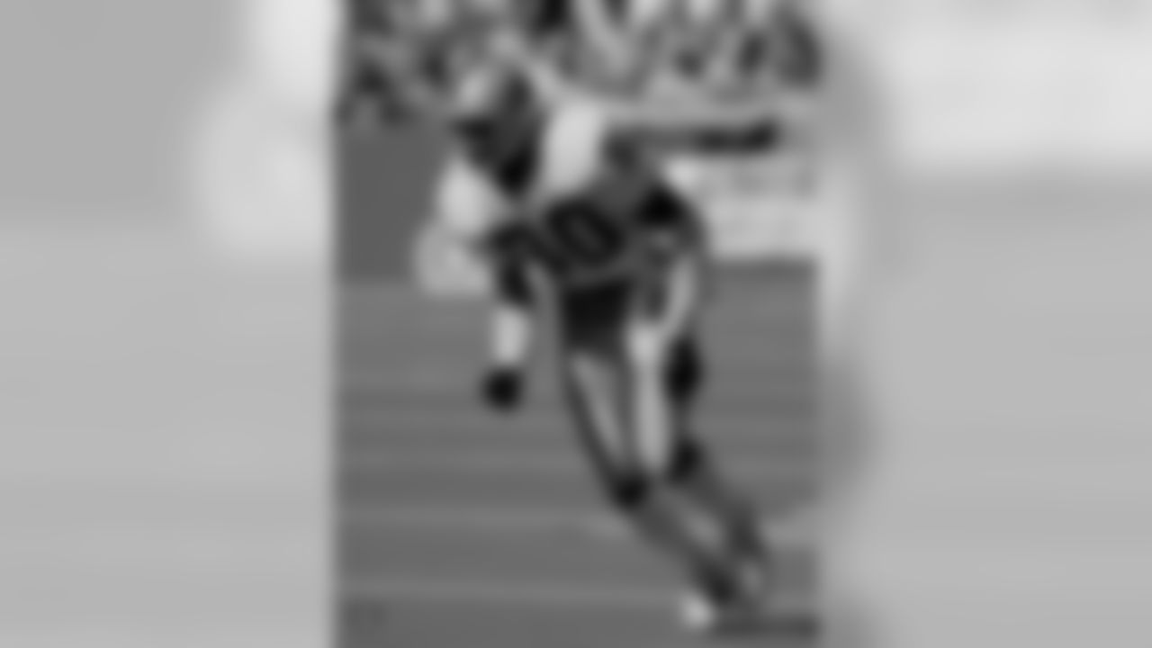 James Lofton played for the Raiders from 1987-88, starting 28 games and catching 69 passes for 1,429 yards and five TDs. He was inducted into the Pro Football Hall of Fame in 2003. Lofton also spent 2008 as the Raiders wide receivers coach.