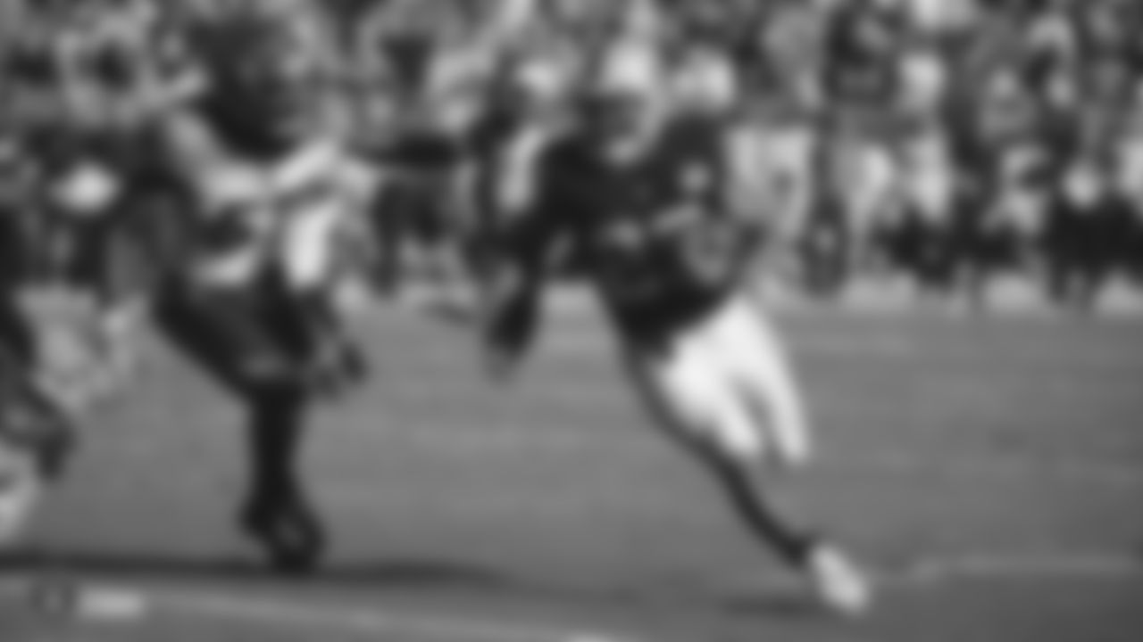 Raiders running back Josh Jacobs (28) during the regular season game against the Cincinnati Bengals at the Oakland-Alameda County Coliseum.