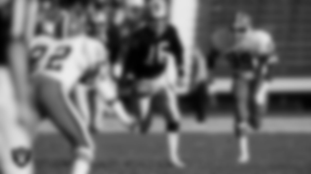 Jim Plunkett joined the Raiders in 1978 as a backup to Kenny Stabler. Plunkett got his chance to start in 1980 and went on to be named Super Bowl XV MVP and also led the Raiders to the Super Bowl XVIII title. Plunkett played in 70 regular-season games with 57 starts and completed 960 of 1,707 pass attempts for 12,665 yards and 80 TDs.