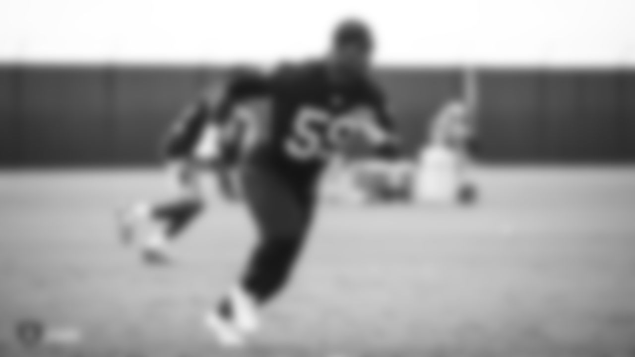 Raiders linebacker Tahir Whitehead (59) goes through defensive drills during practice.
