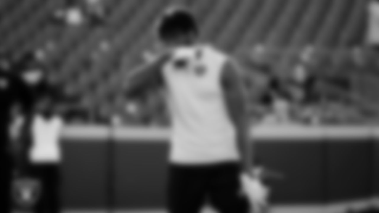 Las Vegas Raiders cornerback Nate Hobbs (39) warming up before the regular season away game against the Kansas City Chiefs.