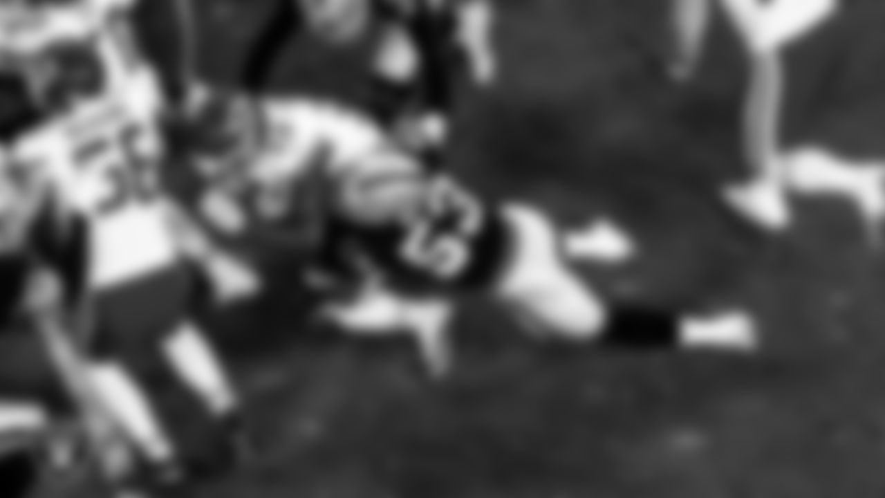 LB Javin White