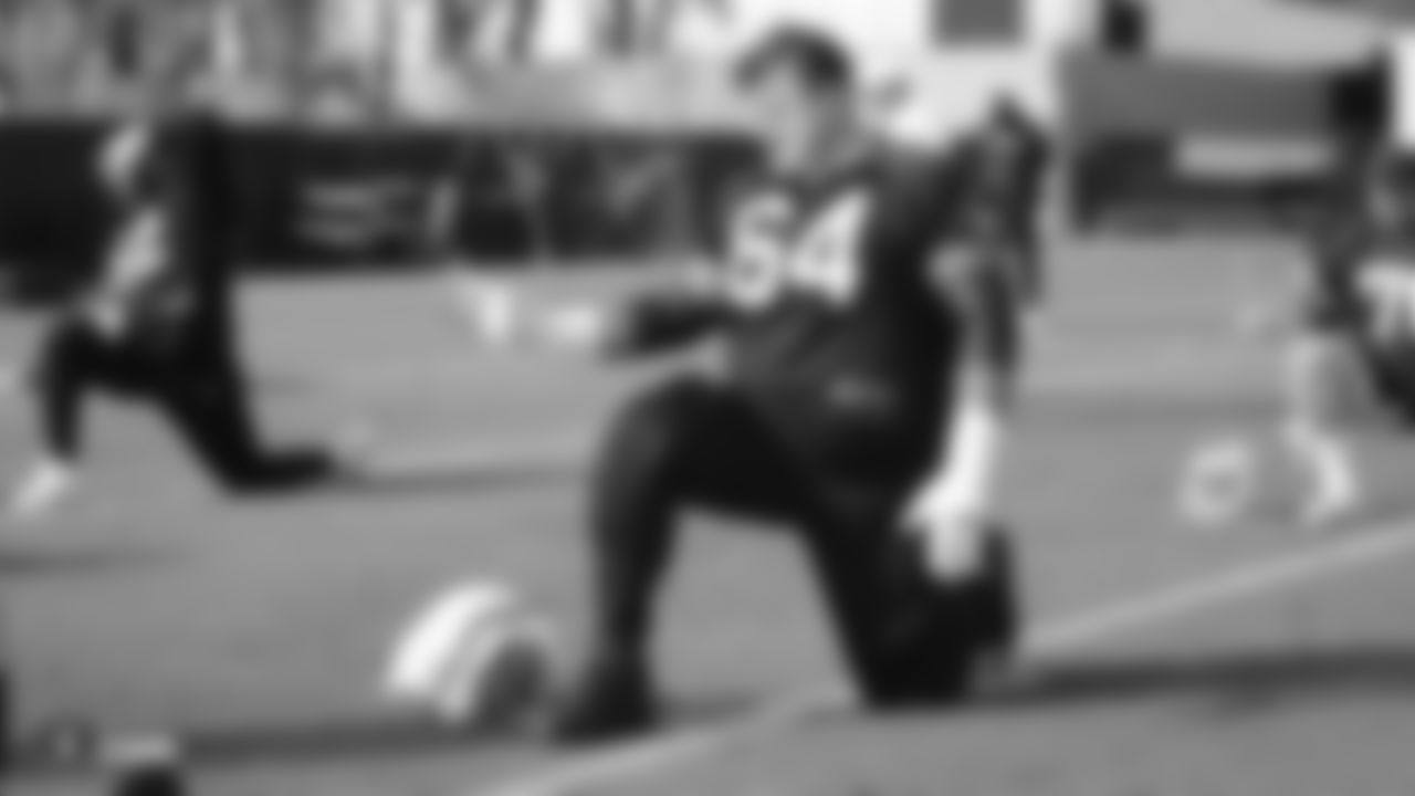 Raiders guard Richie Incognito (64) warms up during practice.