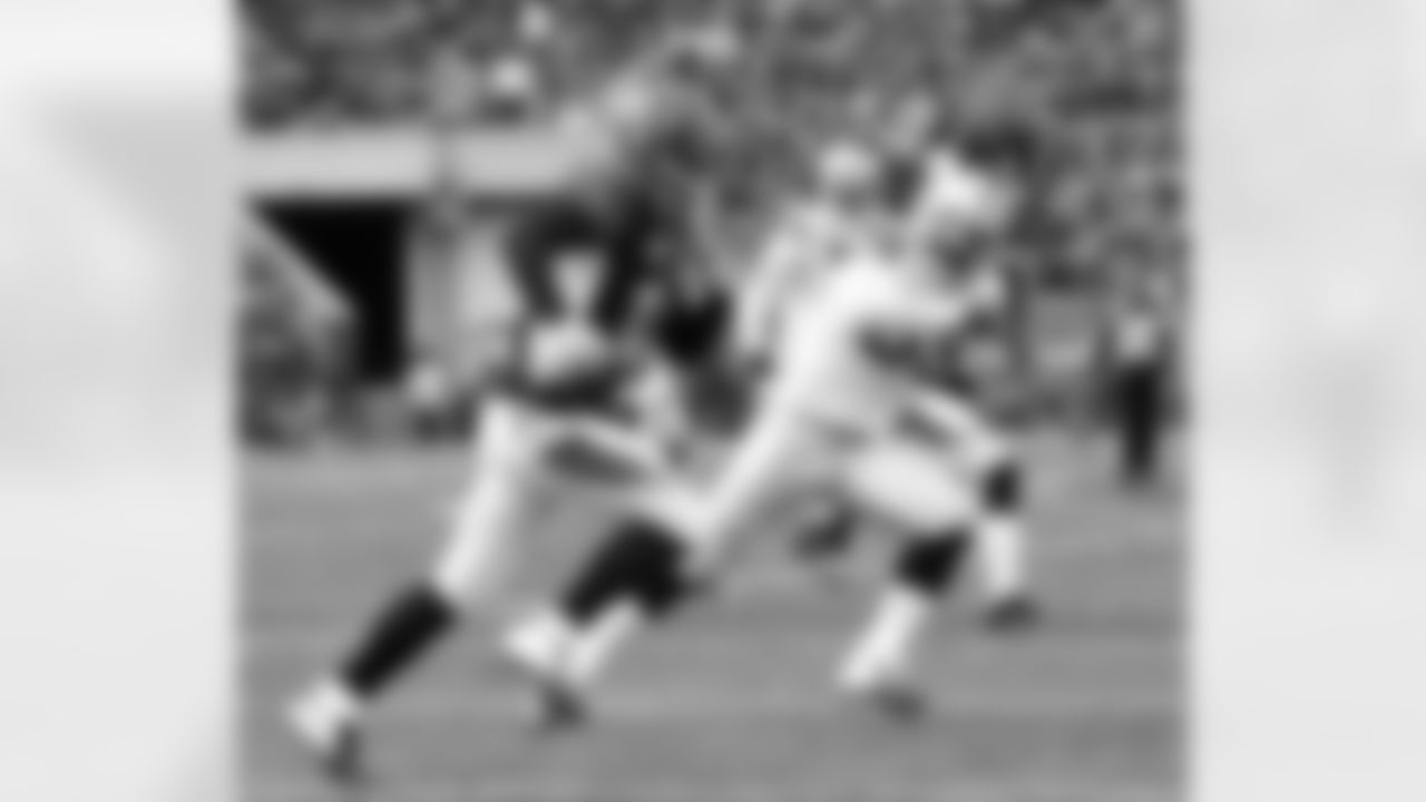 DE Lamarr Houston chases down QB Andy Dalton.