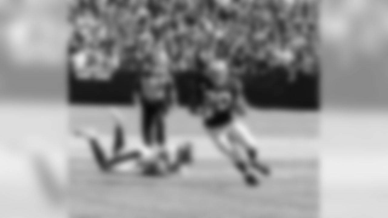 RB Darren McFadden ran for 113 yards and a touchdown on 18 carries.
