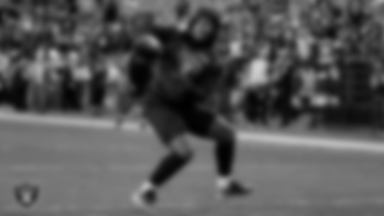 Las Vegas Raiders running back Josh Jacobs (28) warming up before the regular season home game against the Los Angeles Chargers.