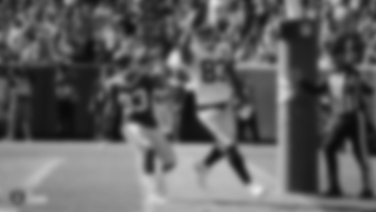Raiders tight end Darren Waller (83) during the regular season game against the Green Bay Packers at Lambeau Field.