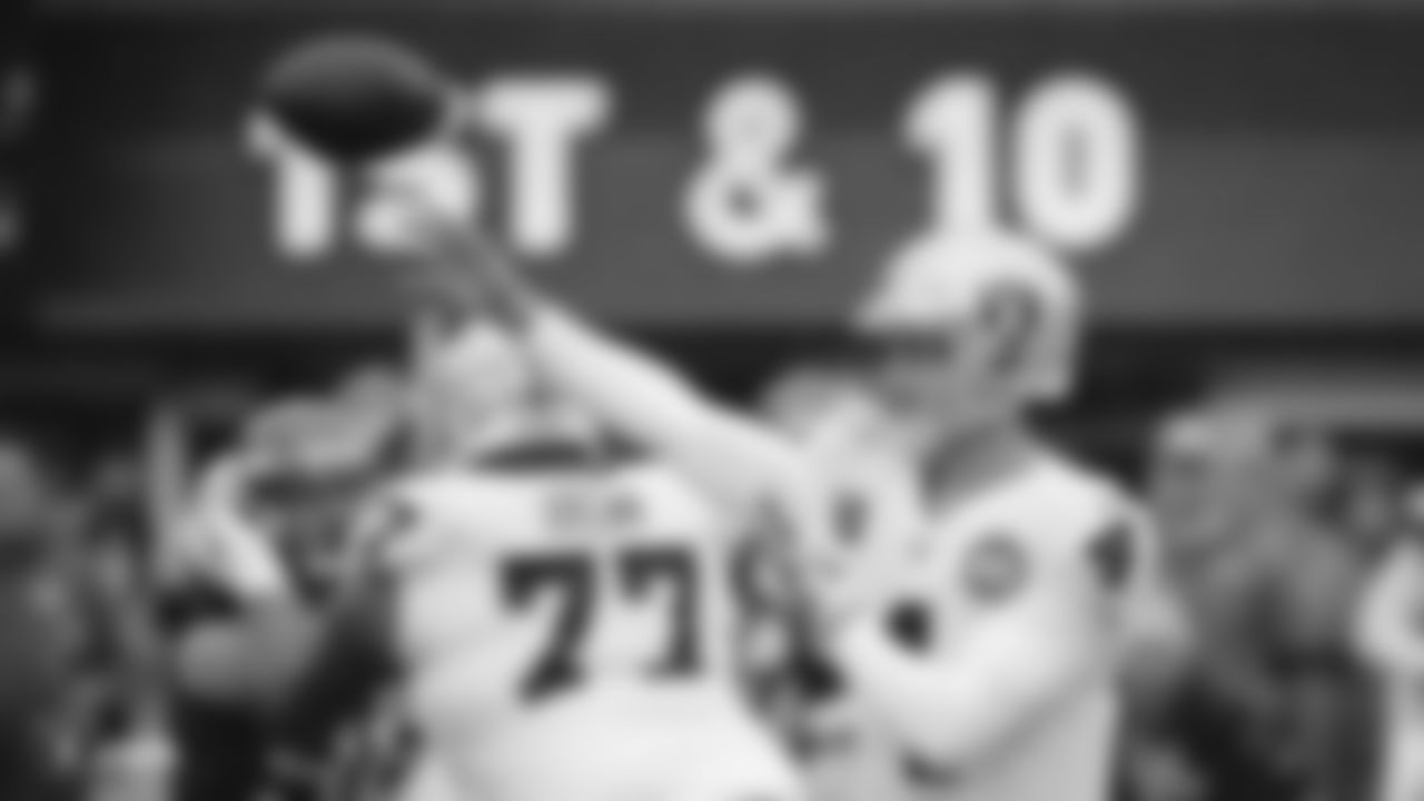 Raiders Derek Carr (4) passes during the regular season game against the New York Jets.