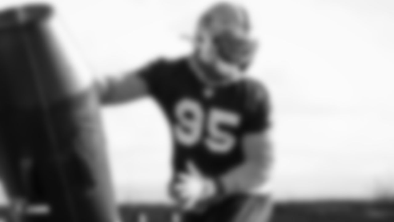 Raiders defensive end Dion Jordan (95) goes through defensive drills during practice.