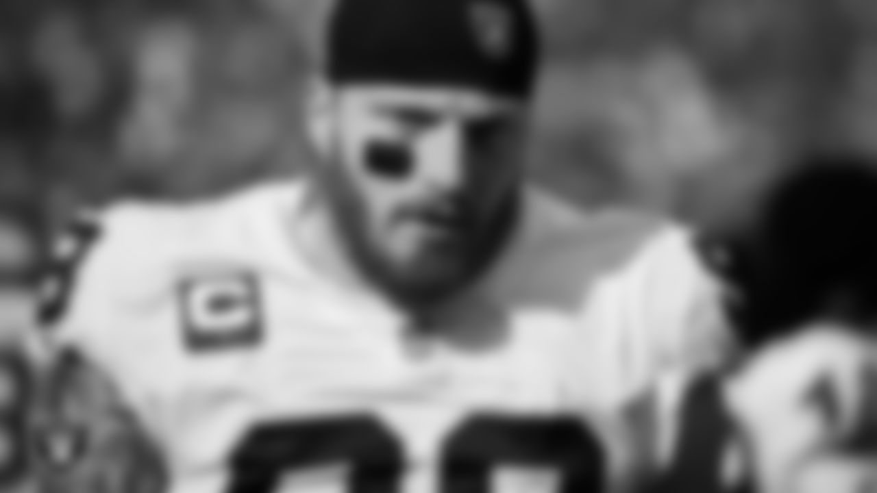 Las Vegas Raiders defensive end Maxx Crosby (98) on the sidelines before the Las Vegas Raiders regular season away game against the New York Giants.