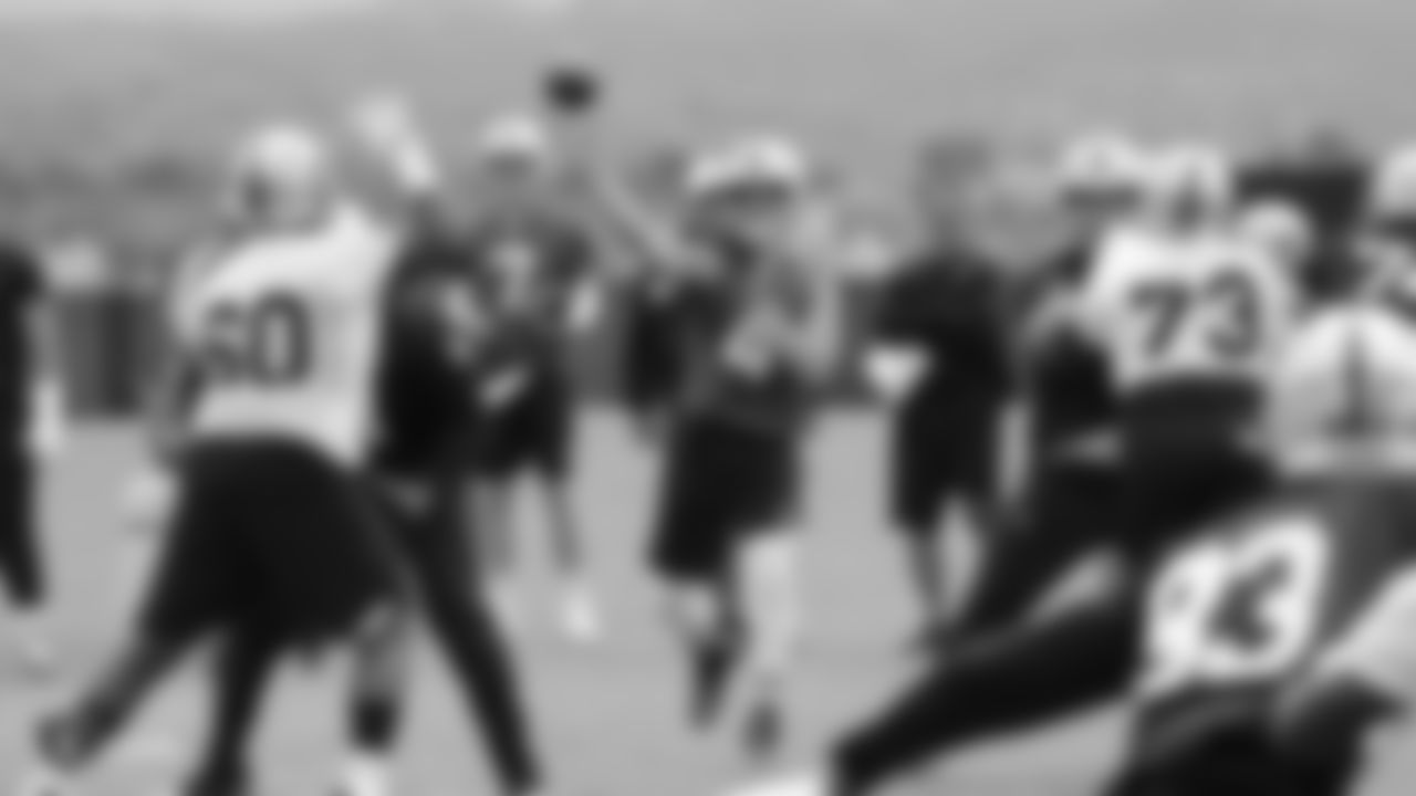 Raiders quarterback Derek Carr (4) on the field for practice.