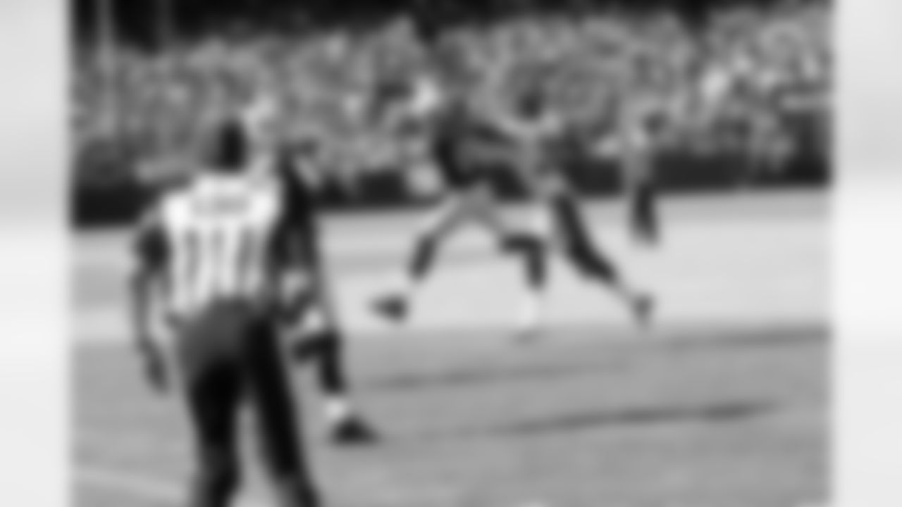 WR Rod Streater reaches out to make the catch, holds on, gets out of bounds to get a critical first down and stop the clock.
