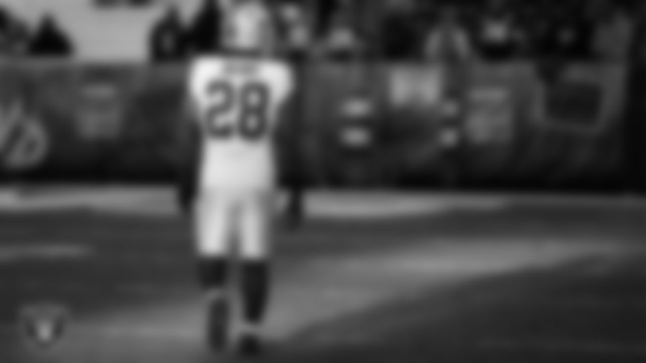 Las Vegas Raiders running back Josh Jacobs (28) warming up before the regular season away game against the Cleveland Browns.