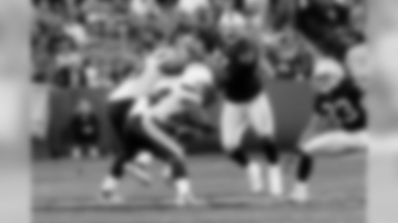 LB Rolando McClain pushes past the offensive lineman to get to the ball carrier.
