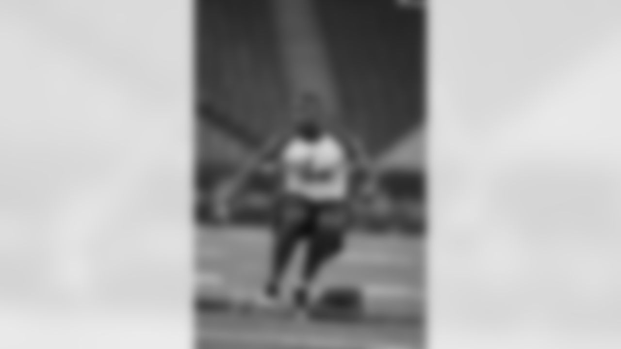LB Curtis Lofton