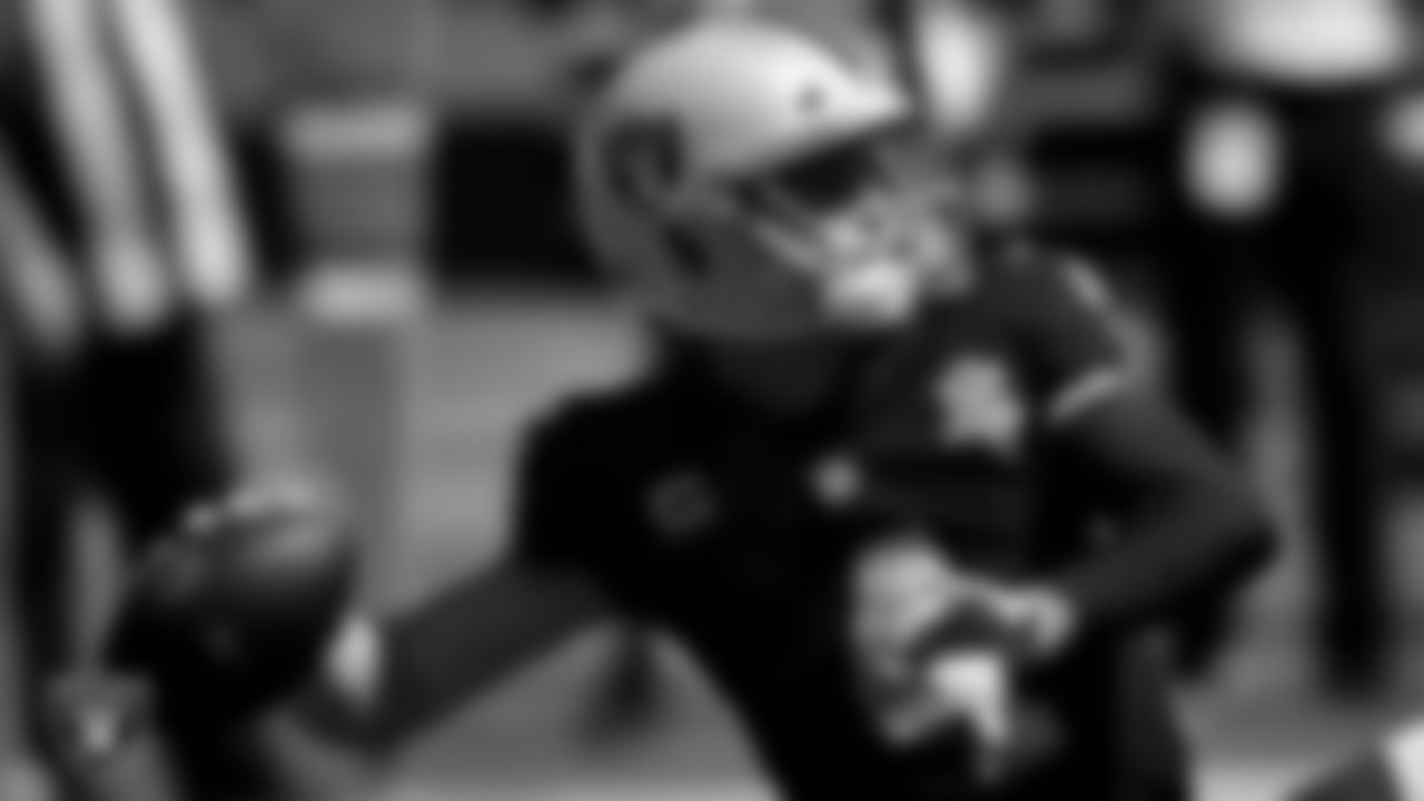 Las Vegas Raiders quarterback Derek Carr (4) passes during the regular season away game against the Carolina Panthers.